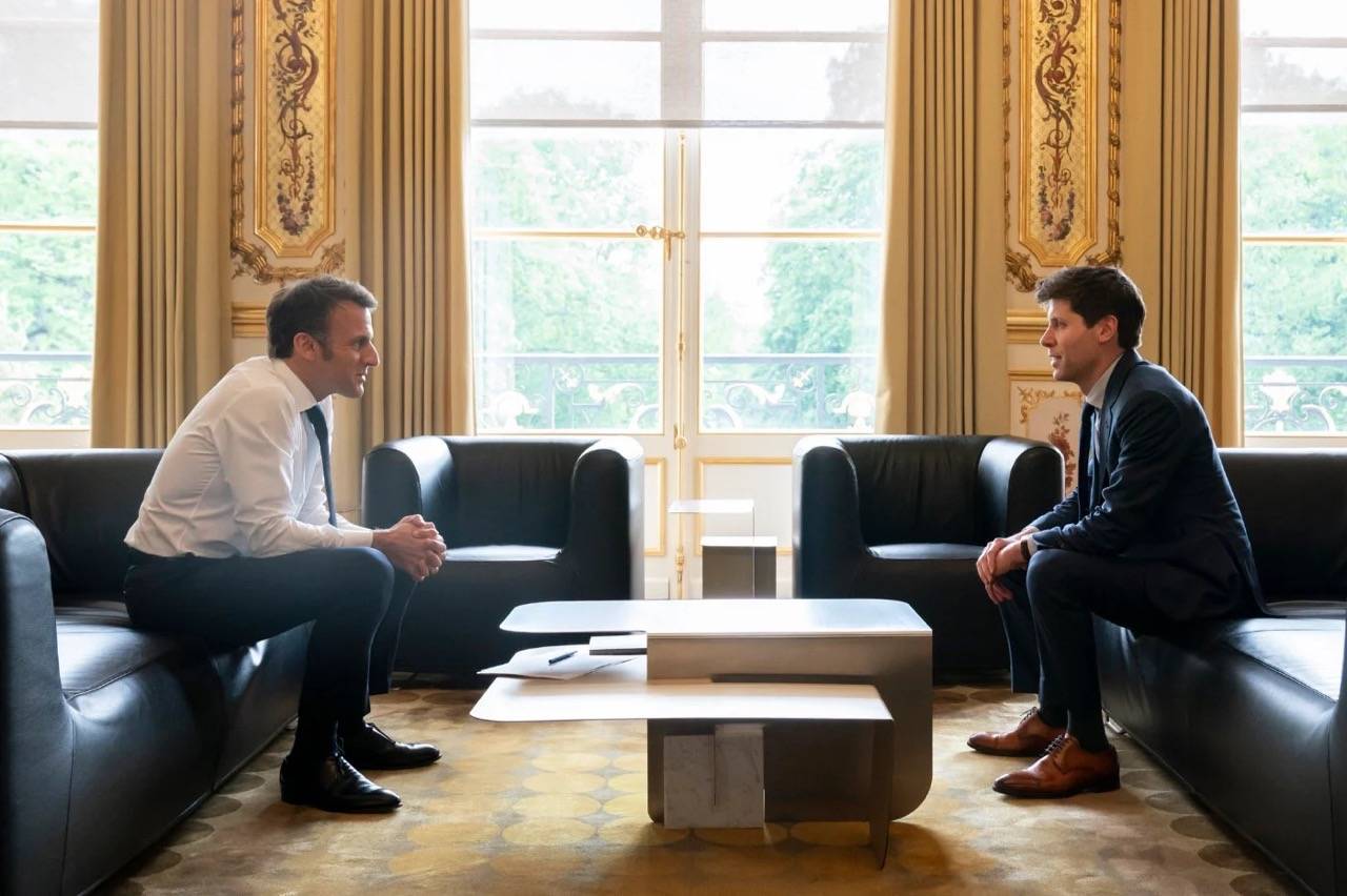 French president Emmanuel Macron face to face with Sam Altman.