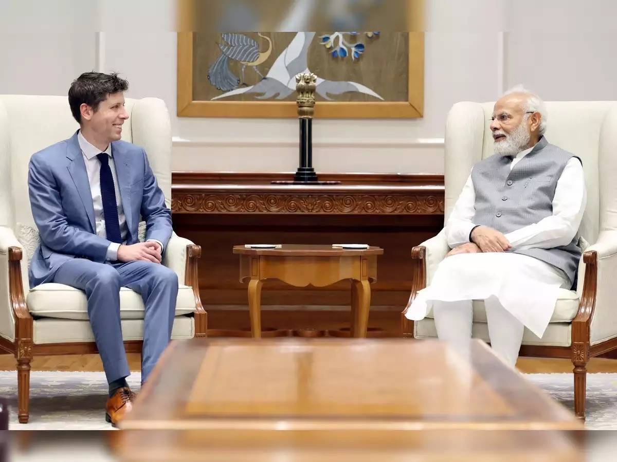 India prime minister Narendra Modi chatting with Sam Altman.